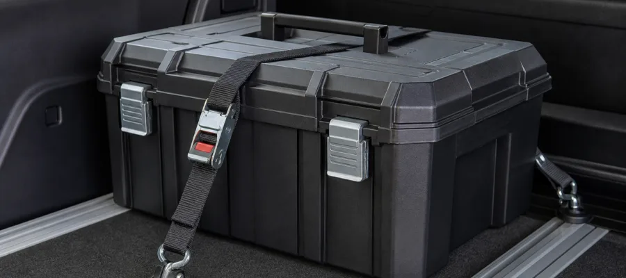 Werkzeugkoffer sicher im Fahrzeug transportieren: Befestigung und Sicherung